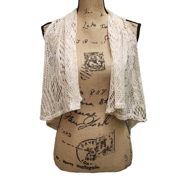 Xhilaration Lace Vest Ivory Color - Picture 5 of 11
